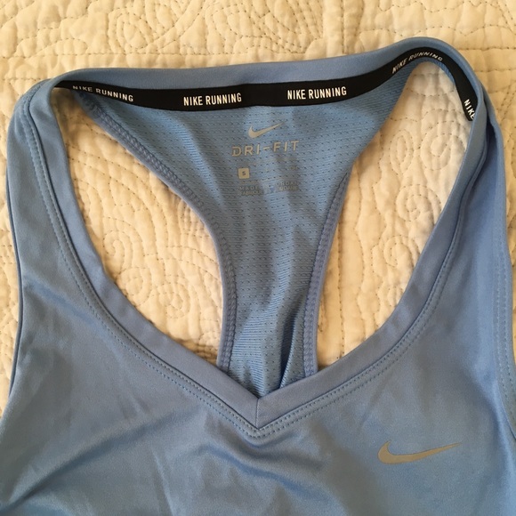 Baby blue nike tank - Picture 2 of 4
